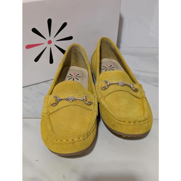 Isaac Mizrahi Yellow Suede Women's Loafers with Silver Bit Detail Sz 8M - Picture 1 of 8